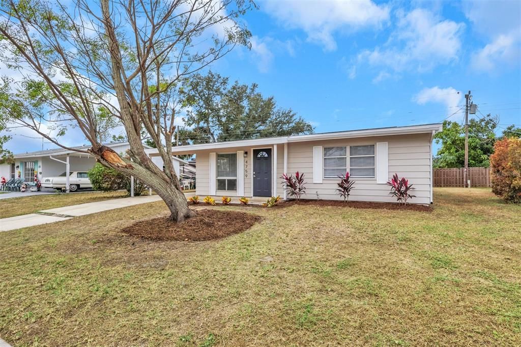 待售: $199,900 (2 贝兹, 1 浴室, 831 平方英尺)