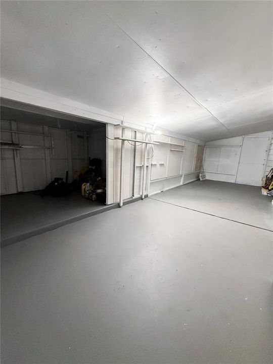 待售: $199,900 (2 贝兹, 1 浴室, 831 平方英尺)