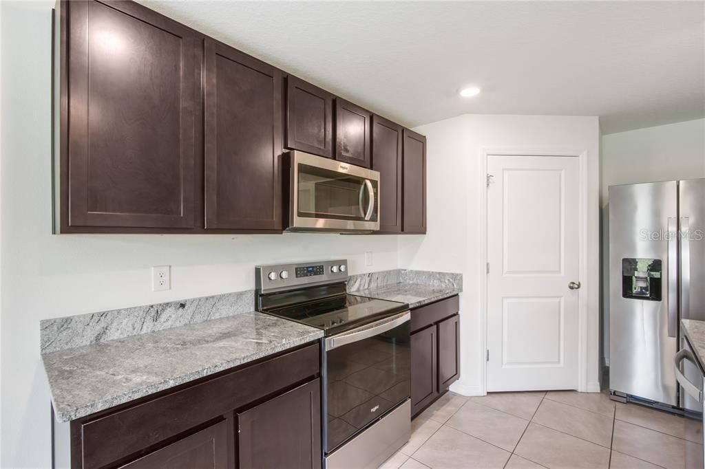 For Rent: $2,299 (5 beds, 3 baths, 2605 Square Feet)