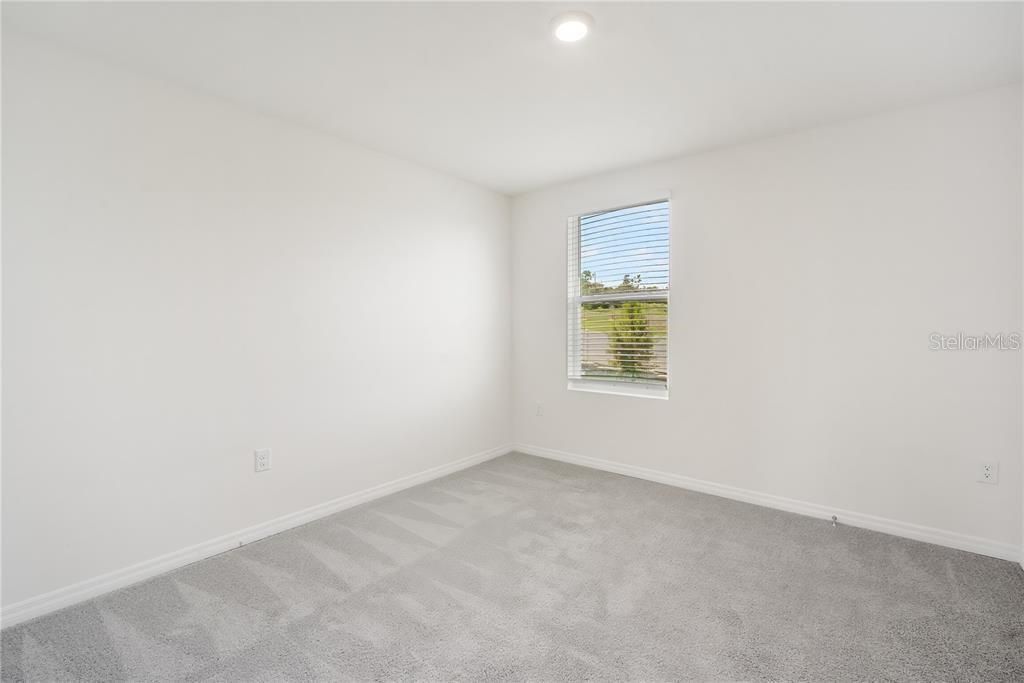 For Rent: $2,299 (5 beds, 3 baths, 2605 Square Feet)