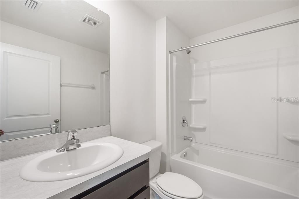 For Rent: $2,299 (5 beds, 3 baths, 2605 Square Feet)