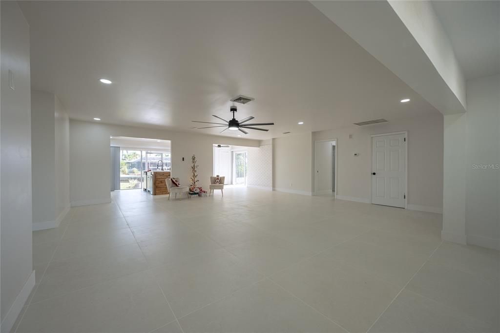 For Sale: $618,000 (3 beds, 2 baths, 1900 Square Feet)