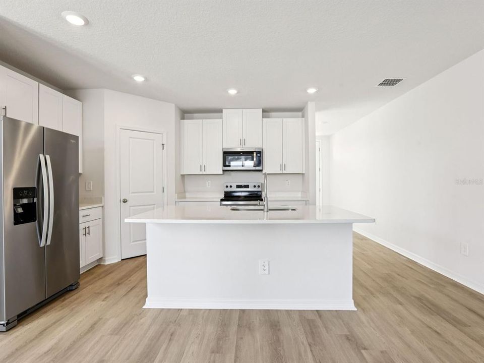 En Venta: $442,420 (4 camas, 2 baños, 2503 Pies cuadrados)