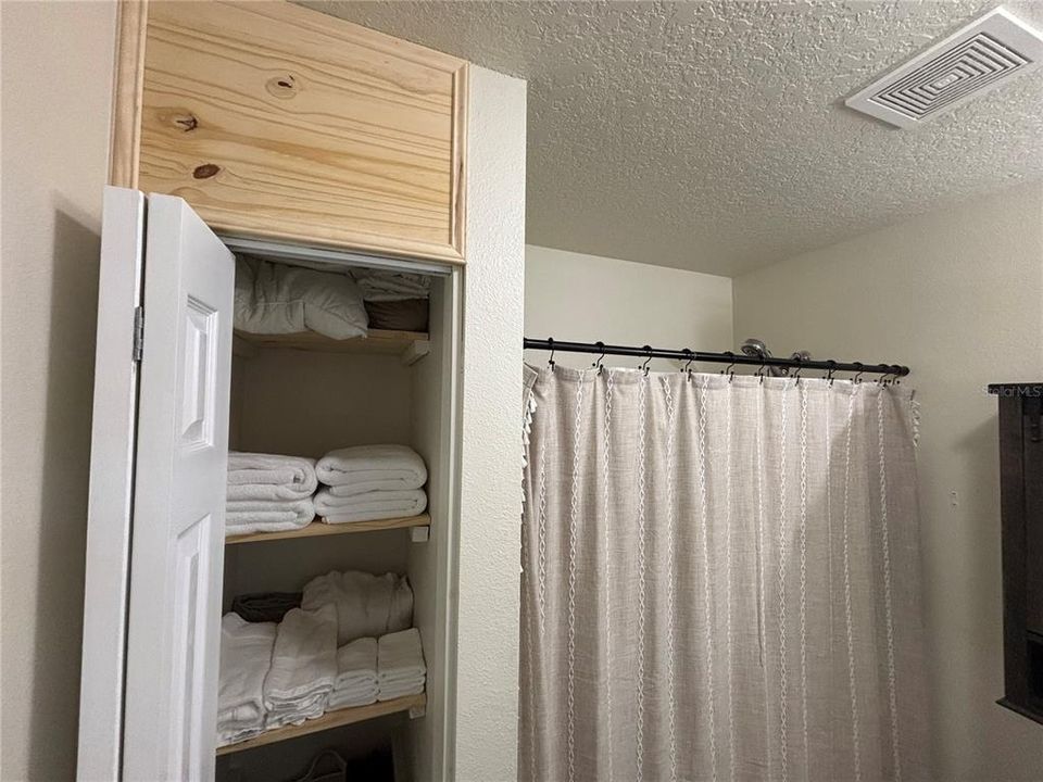 For Sale: $599,900 (2 beds, 2 baths, 800 Square Feet)