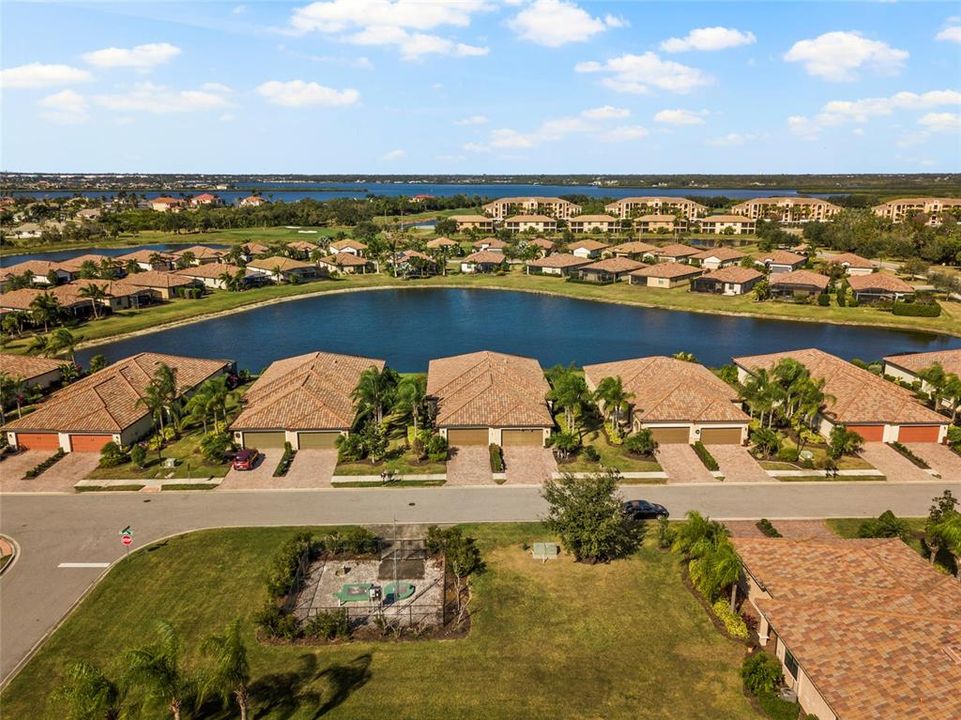 На продажу: $375,000 (2 спален, 2 ванн, 1525 Квадратных фут)