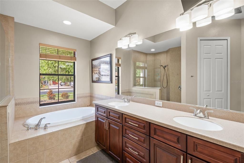 For Sale: $835,000 (3 beds, 3 baths, 2486 Square Feet)