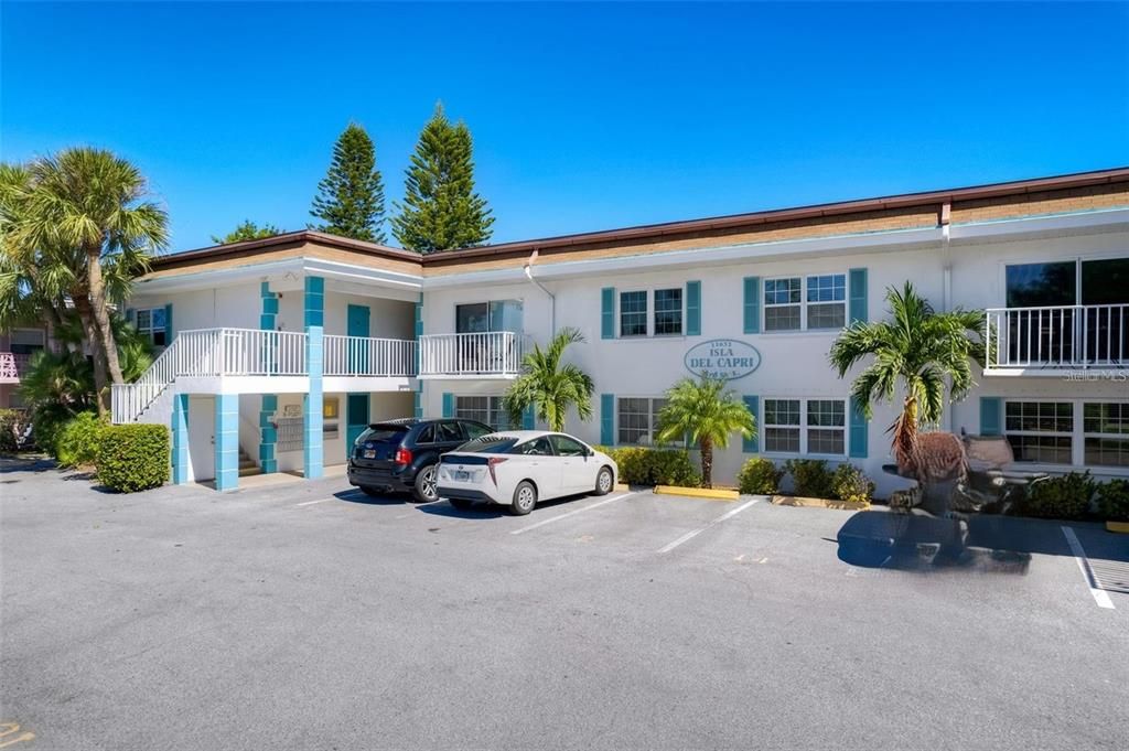 Active With Contract: $200,000 (2 beds, 1 baths, 815 Square Feet)