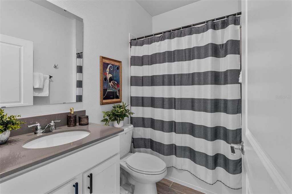 En Venta: $385,000 (4 camas, 3 baños, 2115 Pies cuadrados)