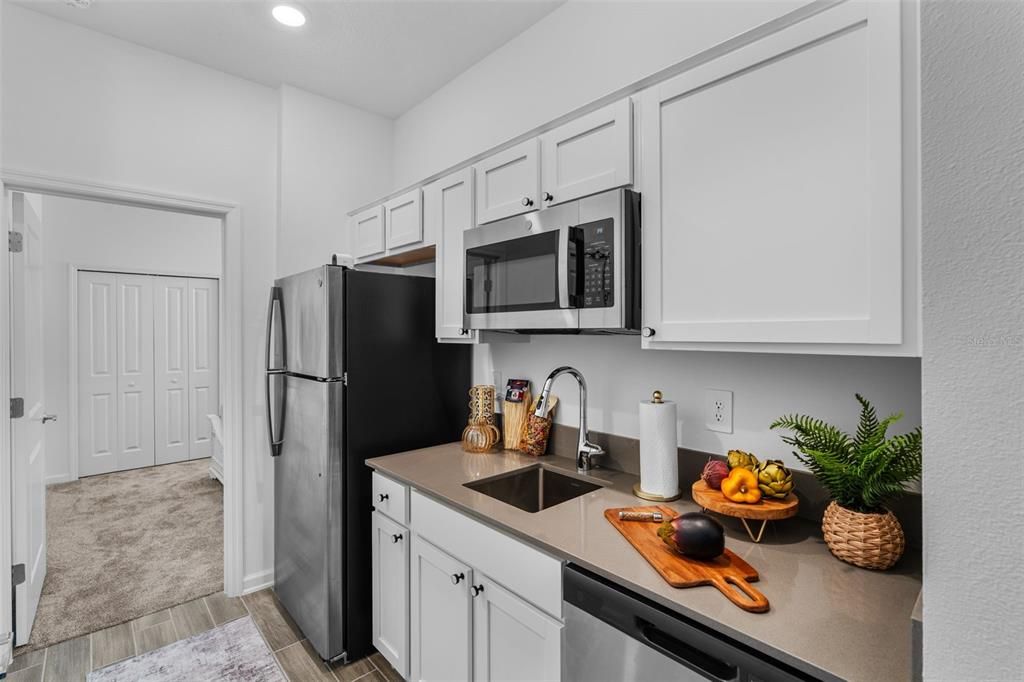 En Venta: $385,000 (4 camas, 3 baños, 2115 Pies cuadrados)