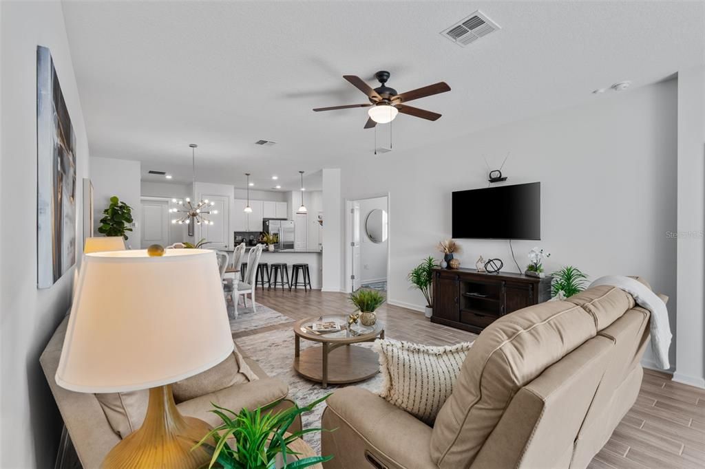 En Venta: $385,000 (4 camas, 3 baños, 2115 Pies cuadrados)