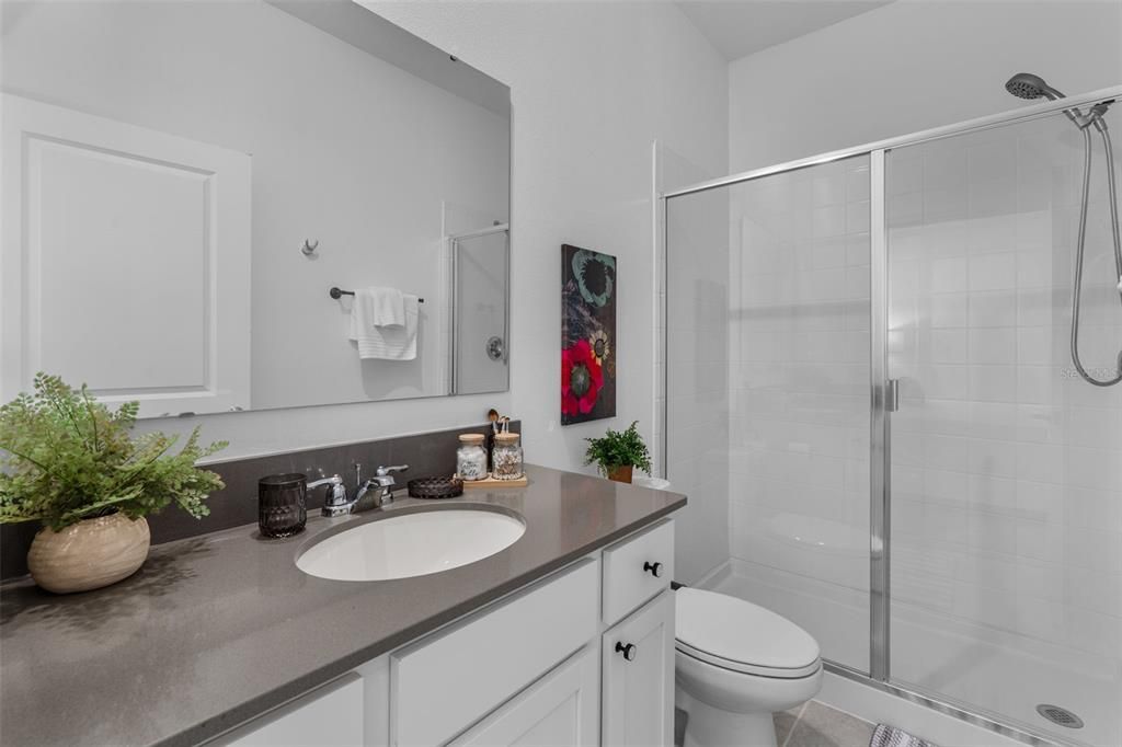 En Venta: $385,000 (4 camas, 3 baños, 2115 Pies cuadrados)