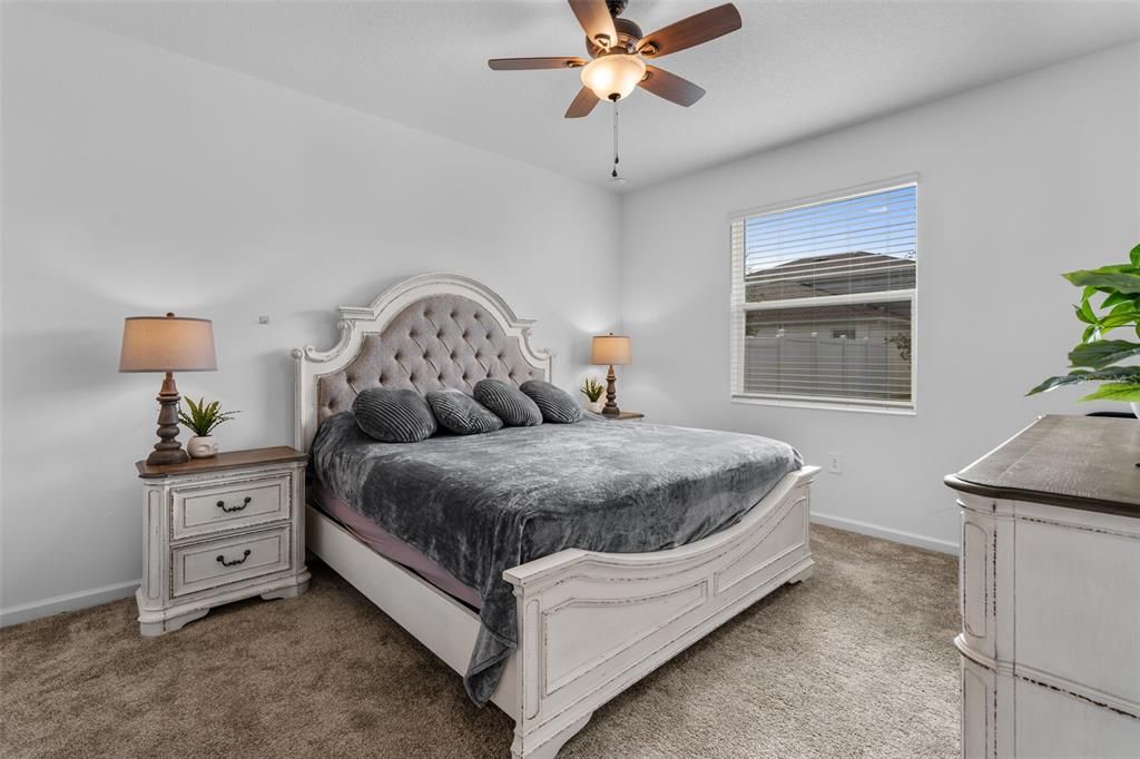 En Venta: $385,000 (4 camas, 3 baños, 2115 Pies cuadrados)