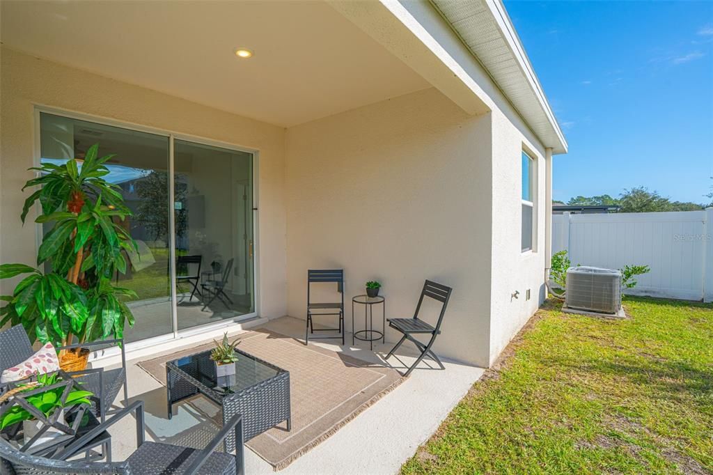 En Venta: $385,000 (4 camas, 3 baños, 2115 Pies cuadrados)