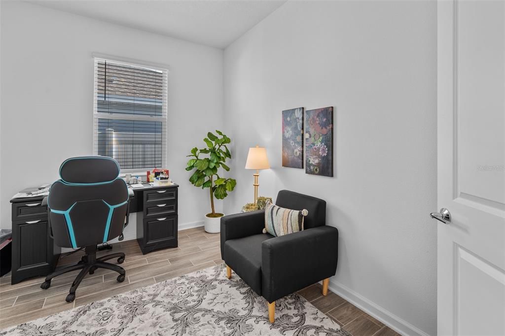 En Venta: $385,000 (4 camas, 3 baños, 2115 Pies cuadrados)