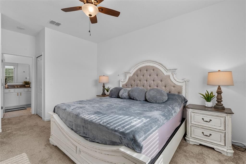 En Venta: $385,000 (4 camas, 3 baños, 2115 Pies cuadrados)