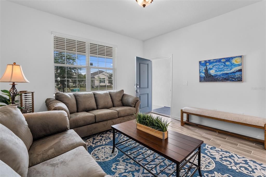 En Venta: $385,000 (4 camas, 3 baños, 2115 Pies cuadrados)