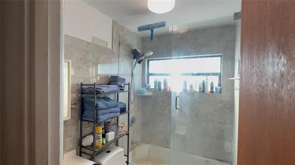 Под контрактом: $199,999 (3 спален, 2 ванн, 1403 Квадратных фут)