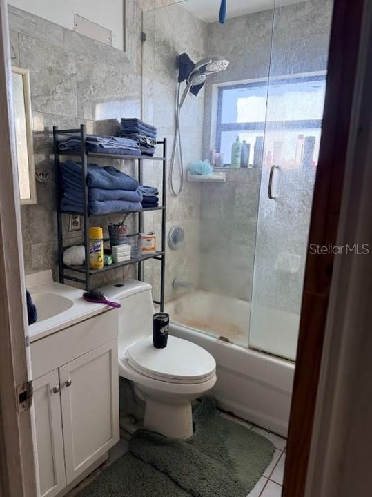 Под контрактом: $199,999 (3 спален, 2 ванн, 1403 Квадратных фут)