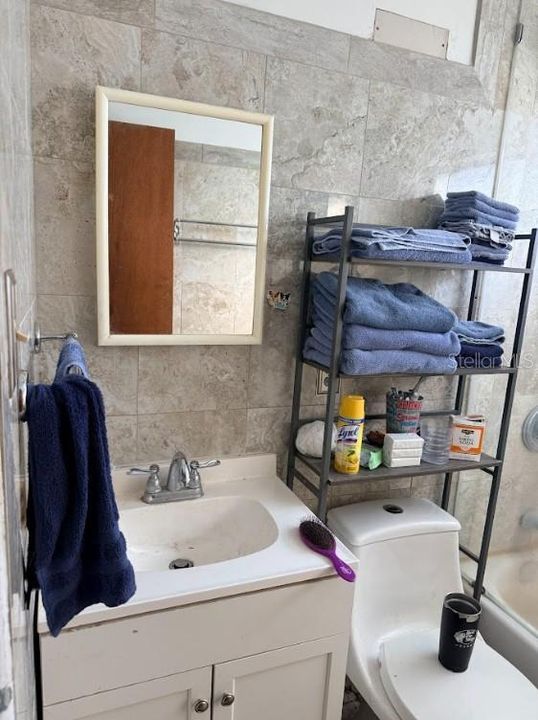 Под контрактом: $199,999 (3 спален, 2 ванн, 1403 Квадратных фут)