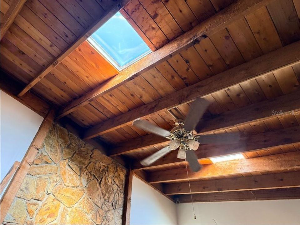 Под контрактом: $199,999 (3 спален, 2 ванн, 1403 Квадратных фут)