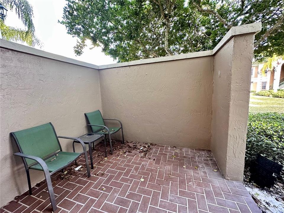 For Rent: $1,400 (2 beds, 2 baths, 1017 Square Feet)