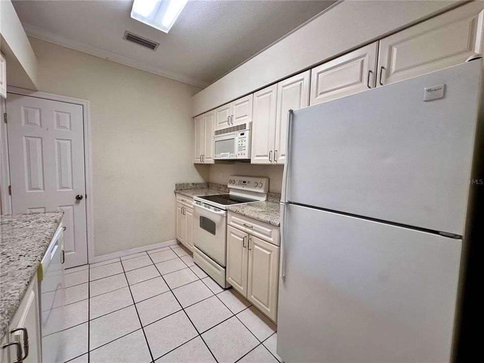 For Rent: $1,400 (2 beds, 2 baths, 1017 Square Feet)