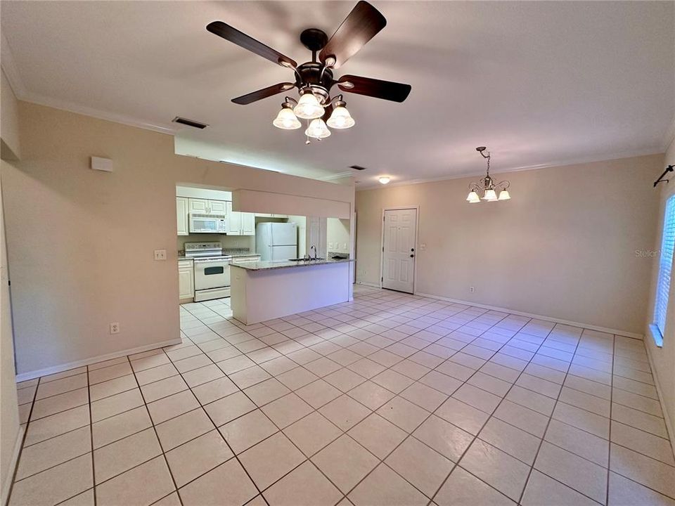 For Rent: $1,400 (2 beds, 2 baths, 1017 Square Feet)
