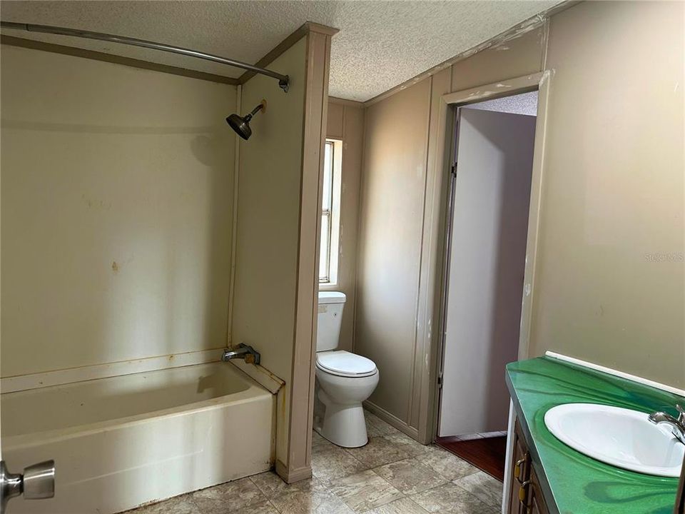 For Sale: $225,000 (4 beds, 2 baths, 2006 Square Feet)