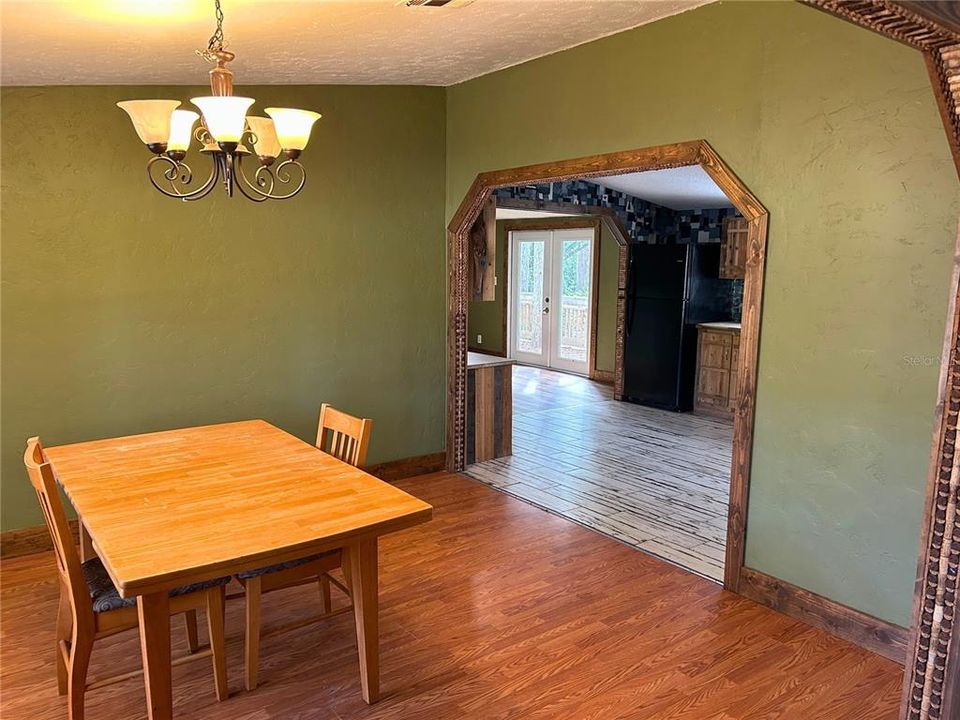 For Sale: $225,000 (4 beds, 2 baths, 2006 Square Feet)