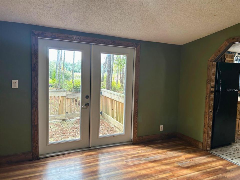 For Sale: $225,000 (4 beds, 2 baths, 2006 Square Feet)