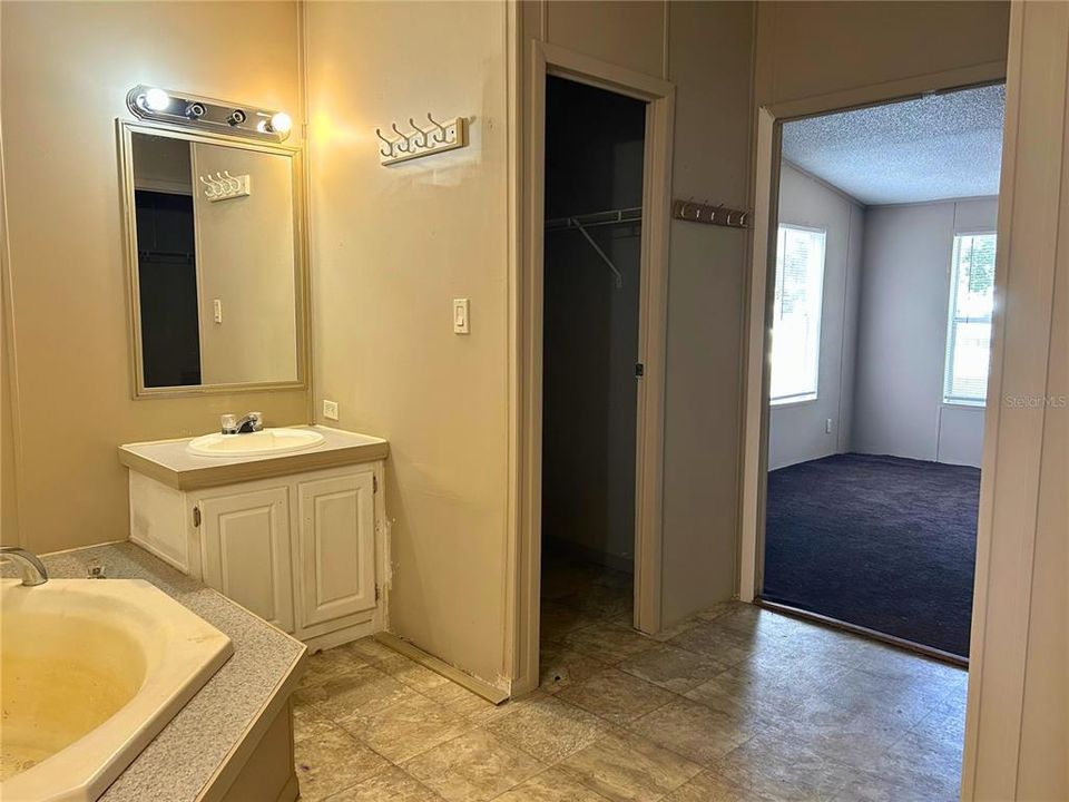 For Sale: $225,000 (4 beds, 2 baths, 2006 Square Feet)