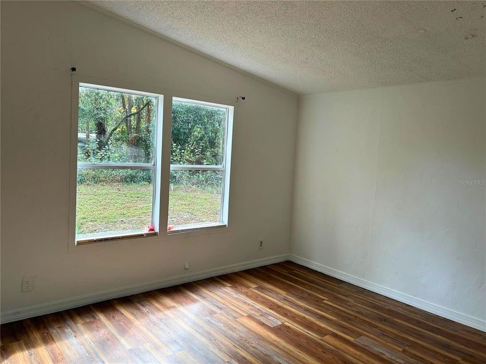 For Sale: $225,000 (4 beds, 2 baths, 2006 Square Feet)