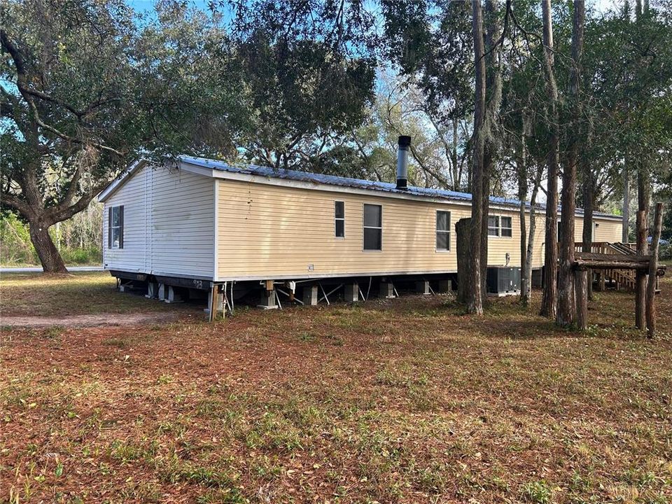 For Sale: $225,000 (4 beds, 2 baths, 2006 Square Feet)