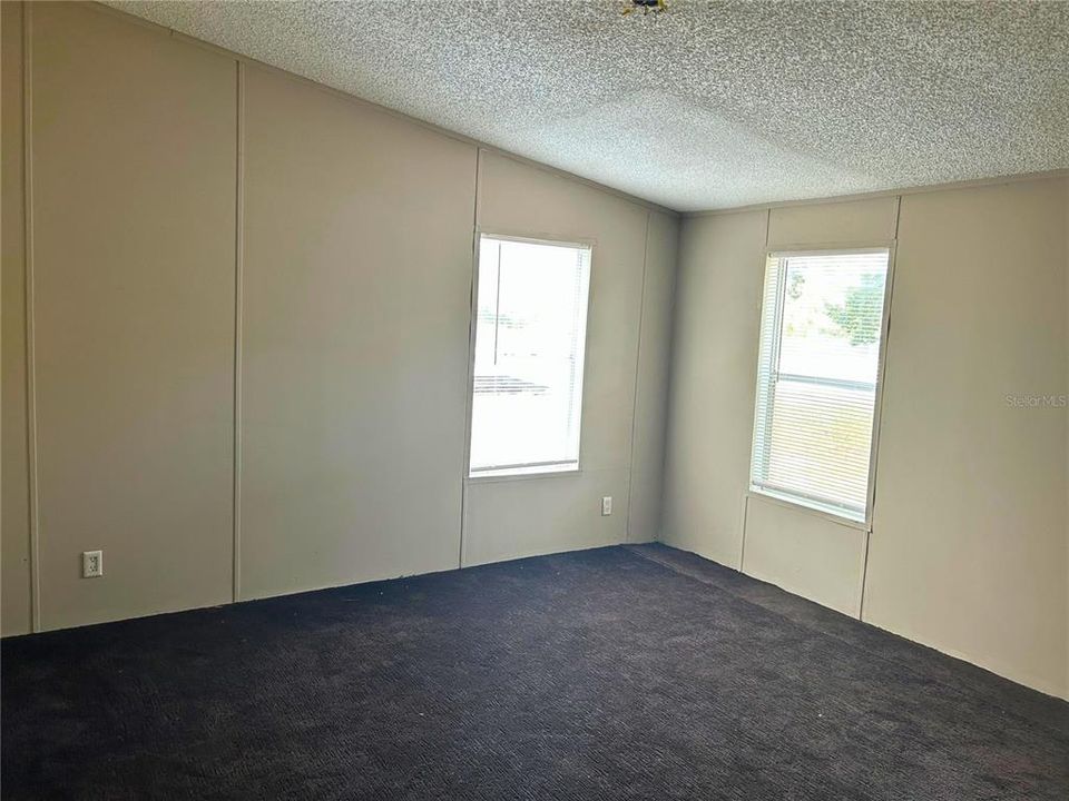 For Sale: $225,000 (4 beds, 2 baths, 2006 Square Feet)