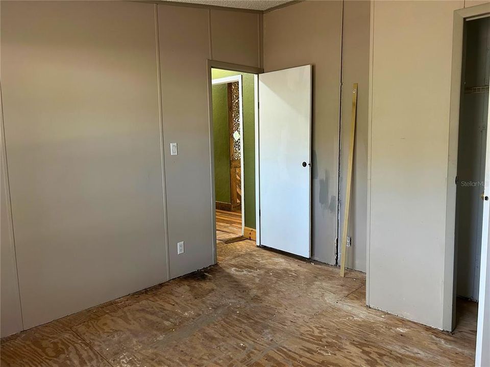 For Sale: $225,000 (4 beds, 2 baths, 2006 Square Feet)