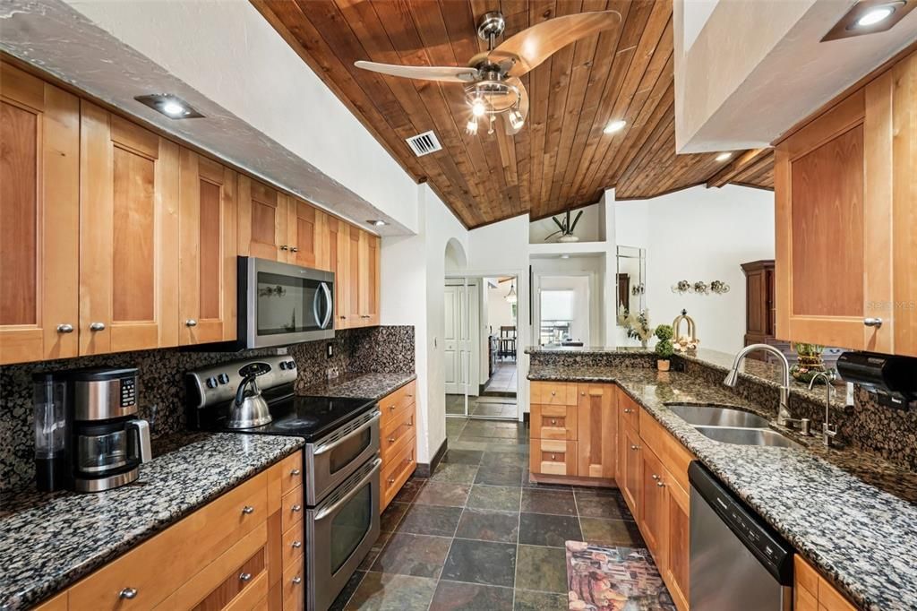 На продажу: $724,500 (3 спален, 2 ванн, 2214 Квадратных фут)