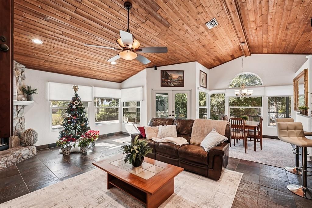 На продажу: $724,500 (3 спален, 2 ванн, 2214 Квадратных фут)