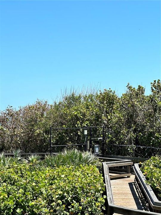 For Rent: $2,500 (1 beds, 1 baths, 703 Square Feet)