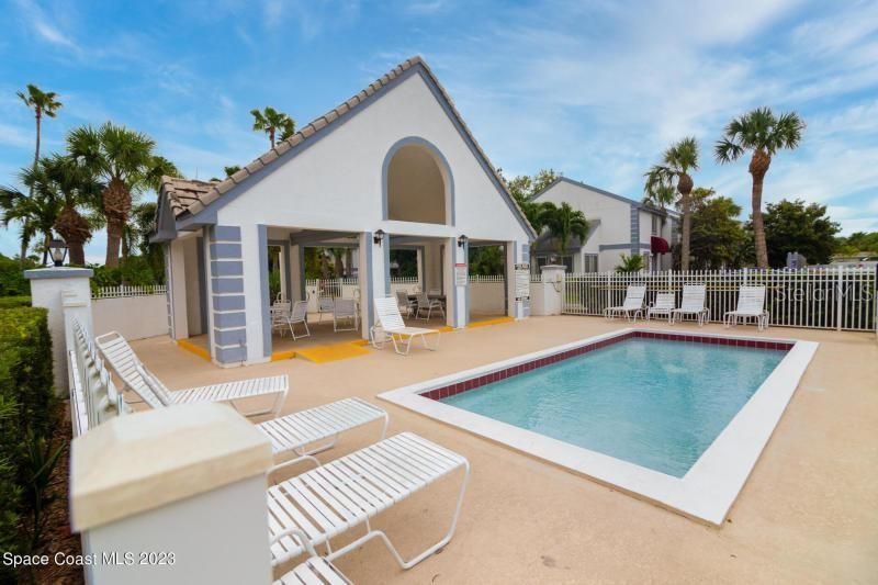 For Rent: $2,500 (1 beds, 1 baths, 703 Square Feet)