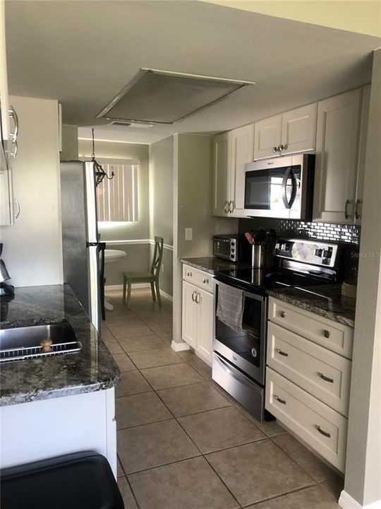 For Rent: $2,500 (1 beds, 1 baths, 703 Square Feet)