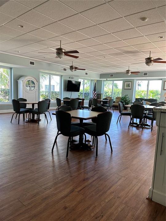 For Rent: $2,500 (1 beds, 1 baths, 703 Square Feet)