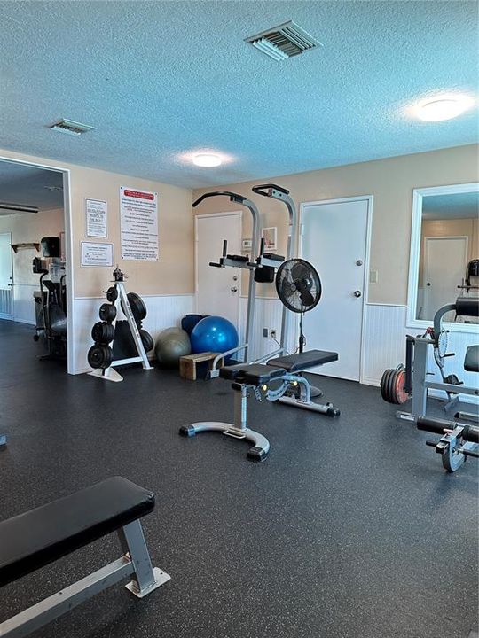 For Rent: $2,500 (1 beds, 1 baths, 703 Square Feet)