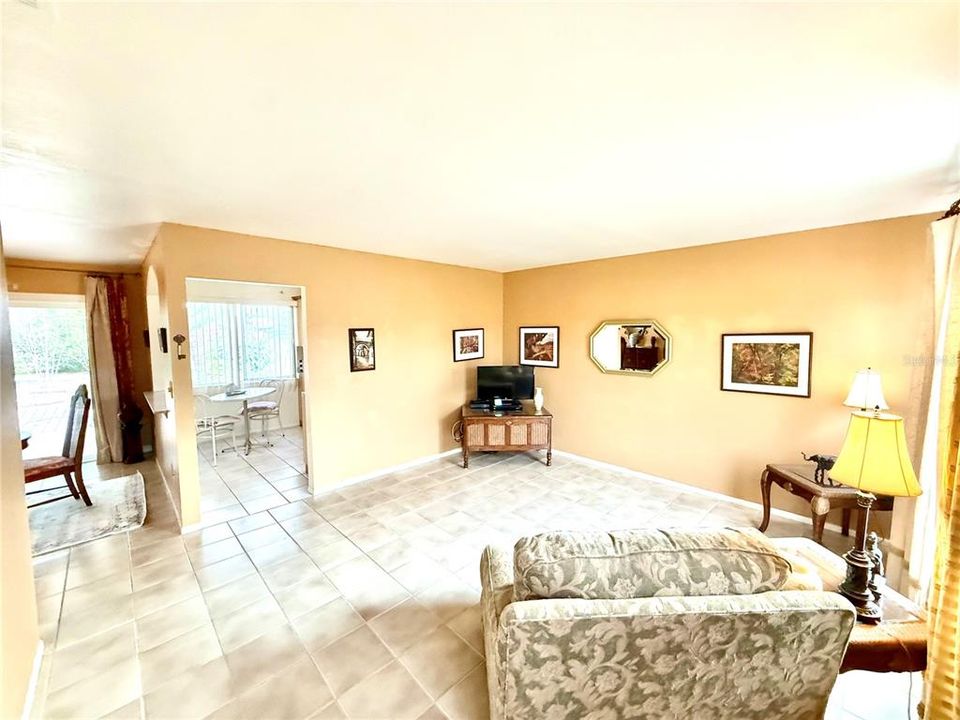 待售: $188,900 (2 贝兹, 2 浴室, 912 平方英尺)