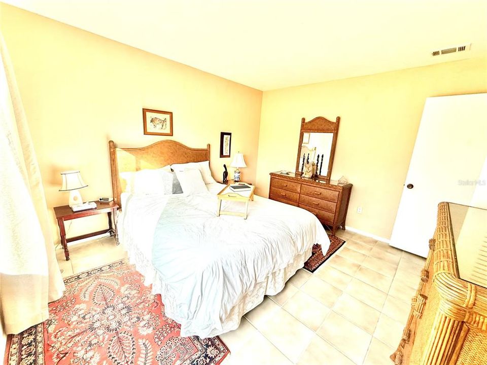 待售: $188,900 (2 贝兹, 2 浴室, 912 平方英尺)