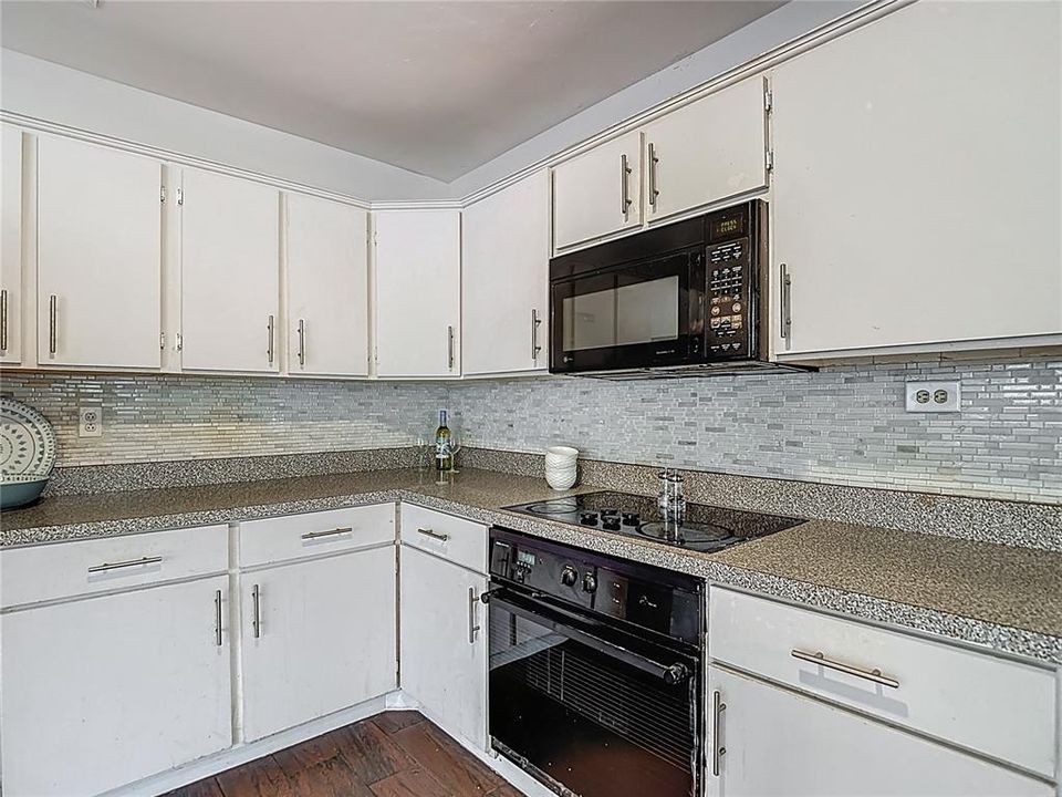 На продажу: $379,900 (3 спален, 2 ванн, 1366 Квадратных фут)