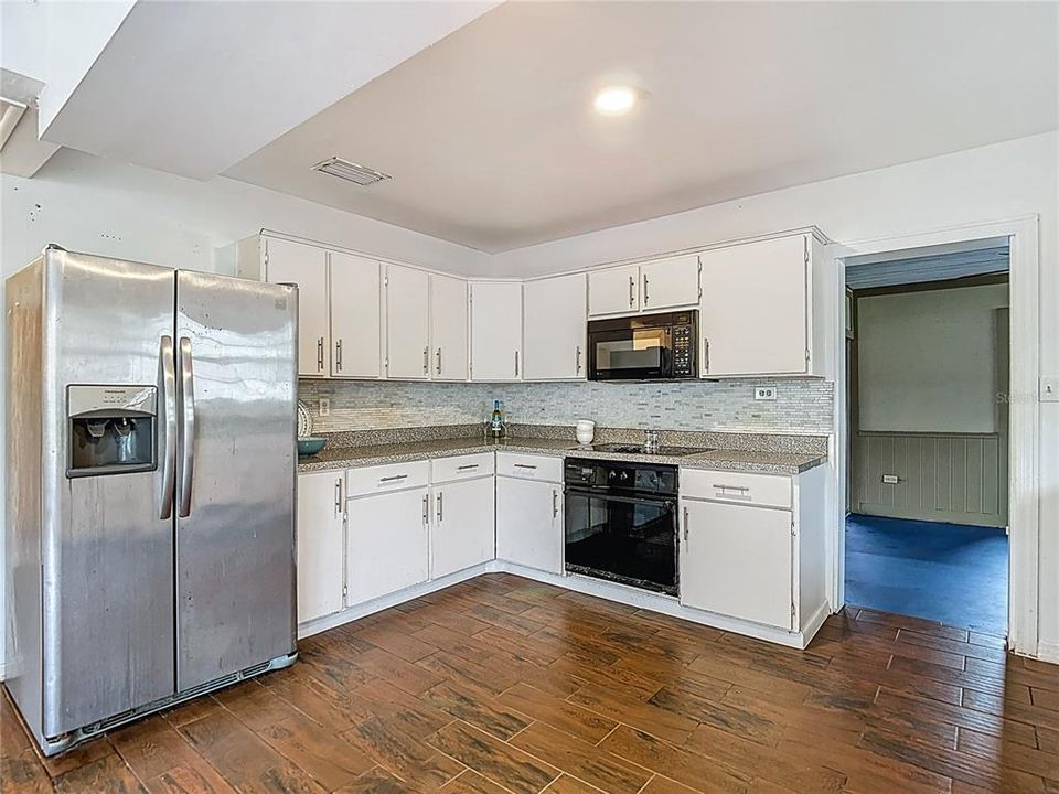 На продажу: $379,900 (3 спален, 2 ванн, 1366 Квадратных фут)