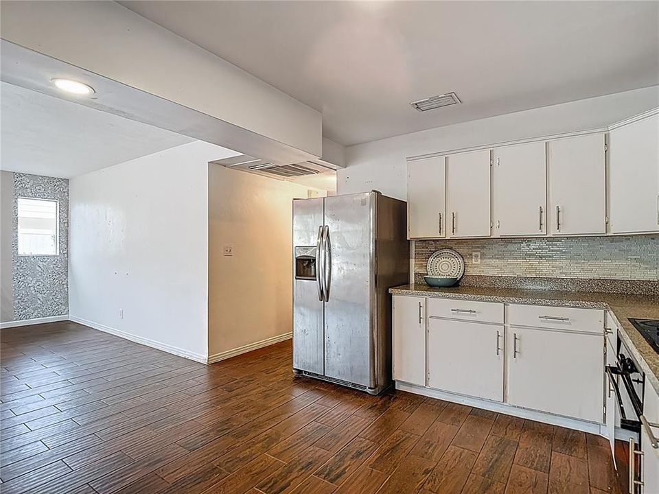 На продажу: $379,900 (3 спален, 2 ванн, 1366 Квадратных фут)