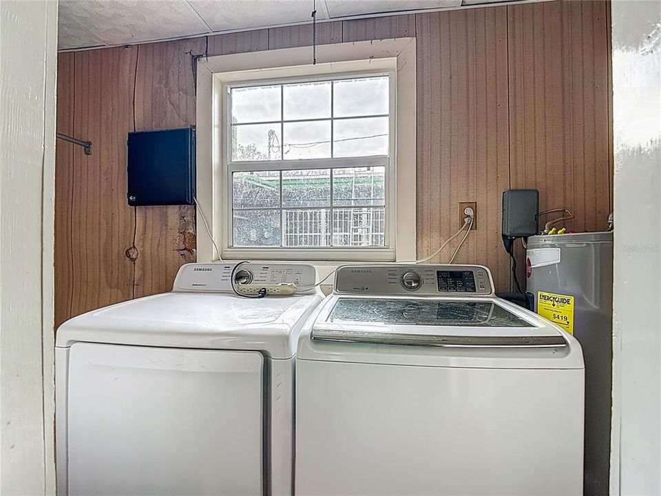 На продажу: $379,900 (3 спален, 2 ванн, 1366 Квадратных фут)