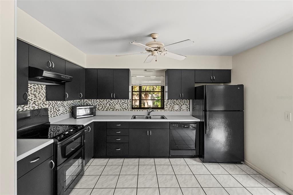 На продажу: $525,000 (3 спален, 2 ванн, 1965 Квадратных фут)