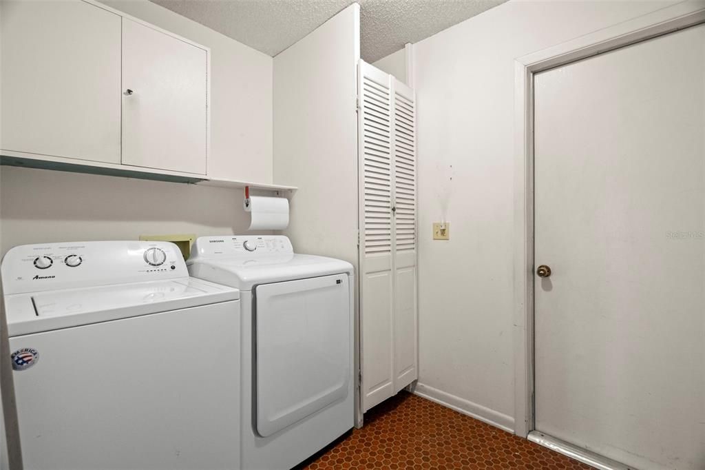 На продажу: $525,000 (3 спален, 2 ванн, 1965 Квадратных фут)